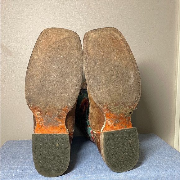 ARIAT WOMEN'S FLORAL TEXTILE CIRCUIT CHAMPION WESTERN BOOTS - BROAD SQUARE TOE - Picture 5 of 7